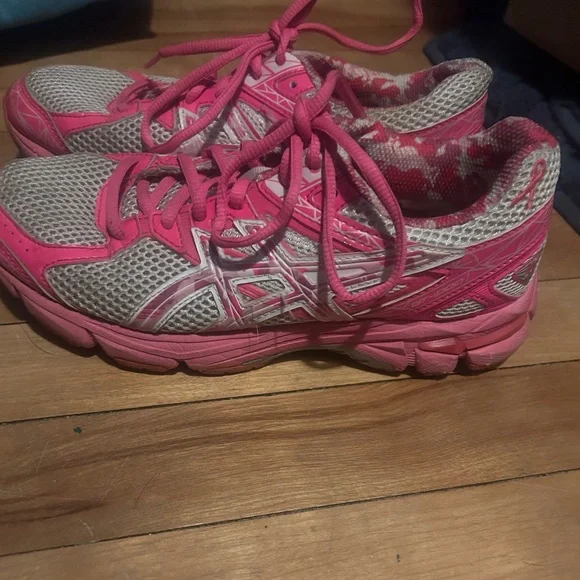 ASICS - Picture 2 of 3